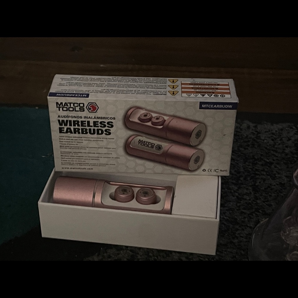 Wireless ear buds